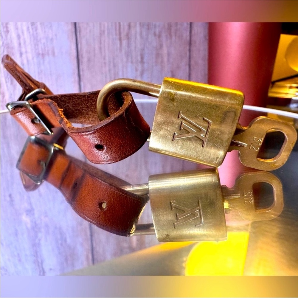 Louis Vuitton Gold Lock #312 with LV Brown Leather luggage Strap - EUC